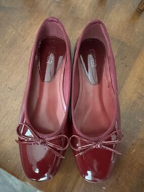 Women’s Burgundy Patent Ballet Flats with Bow -